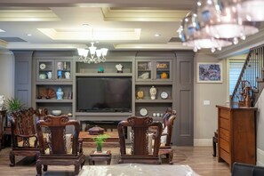 Interior - Bright & Spacious 4BR Retreat in Heart of Langley (Langley)