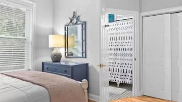 2 bedrooms, desk, iron/ironing board, free WiFi