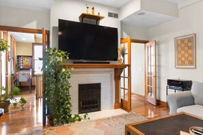 Smart TV, fireplace, stereo