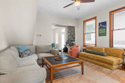 Hilltop Haven in Mount Adams