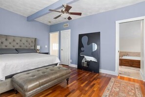 2 bedrooms, desk, iron/ironing board, free WiFi