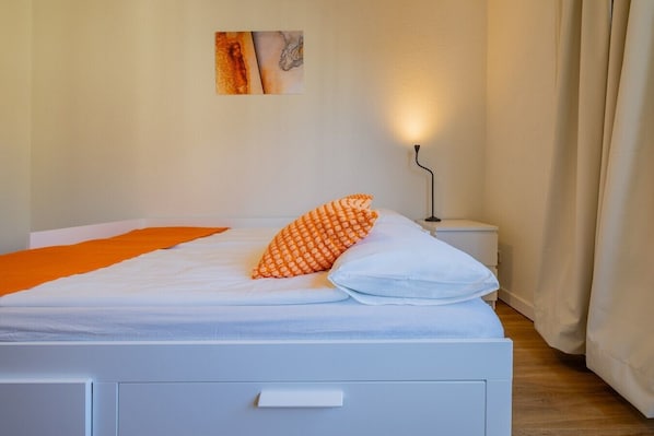 3 habitaciones, escritorio, tabla de planchar con plancha y wifi 