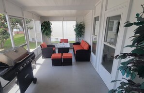 Outdoor dining - Beautiful  Vacation Home in The Villages, Florida – Golf Car Included! (Lady Lake)
