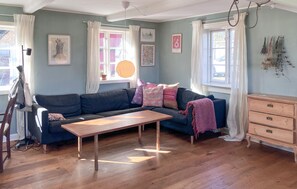 Smart TV, fireplace - Cozy home in Kirke Hyllinge with WiFi (Kirke Hyllinge)