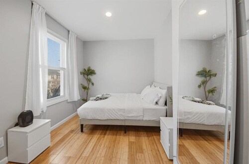 2BR House w/ Free Parking / Fully Equipped Kitchen / Spacious / Family Friendly