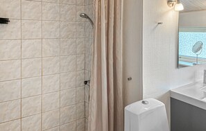 Shower - 2 bedroom nice home in Stenlille (Stenlille)
