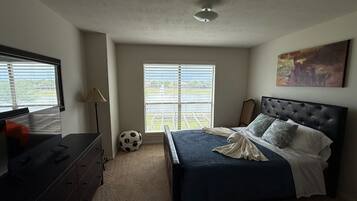 4 bedrooms, iron/ironing board, WiFi, bed sheets