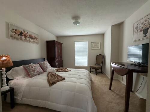 Lakes near Golf Course,  Medical Center, NGR with  5-bed in a gorgeous location