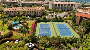A hotel with multiple buildings, a tennis court, and a pool area. - Kihei Maui Vista Condo | 3 Pools, Walk to Beach, Tennis, Pickleball, AC (Kihei)