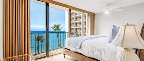 Tabla de planchar con plancha, wifi gratis y ropa de cama