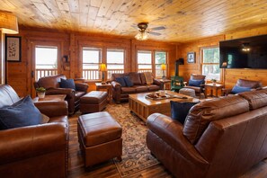 Fernseher, Kamin, Videospiele, Arbeitsbereiche