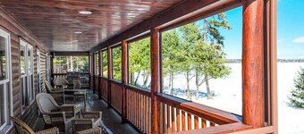 Pamoola Lodge - Waterfront| sleeps 11+|Private Dock