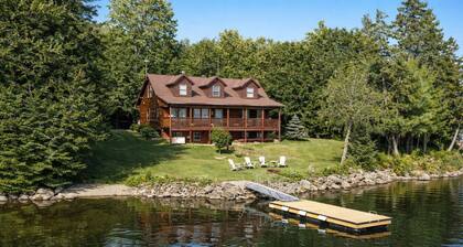 Pamoola Lodge - Waterfront| sleeps 11+|Private Dock