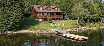 Pamoola Lodge - Waterfront| sleeps 11+|Private Dock