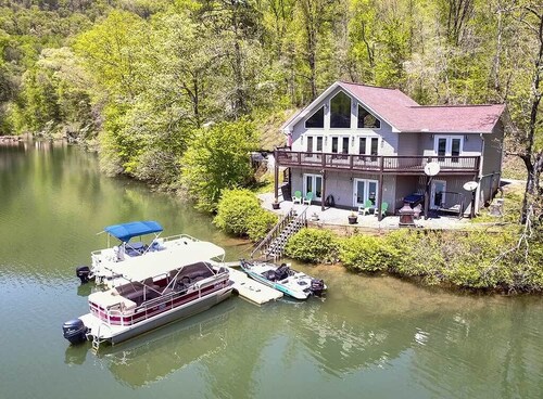 The Mountain Lakehouse 
2BR 2.5 Bath Home, Sleeps 10. Private Dock. 