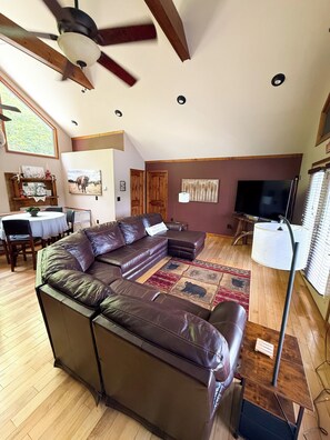 Smart TV - The Mountain Lakehouse 
2BR 2.5 Bath Home, Sleeps 10. Private Dock.  (Robbinsville)