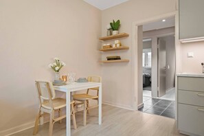 Dining room - Bright and Nice Two-bedroom With Central Location (Oslo)