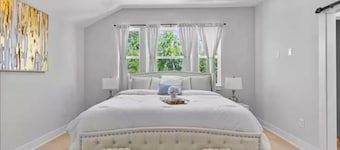 Villa De Briley - Downtown HTX - Fire Pit - Photo Booth!
Luxury Family Retreat