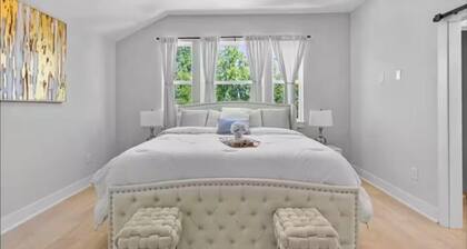 Villa De Briley - Downtown HTX - Fire Pit - Photo Booth!
Luxury Family Retreat