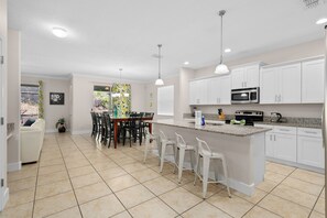 Fridge, microwave, oven, stovetop - Cuban Palms Paradise | Theatre & Games - Luxe Resort + 10 Min Disney + Pet Friendly (Kissimmee)
