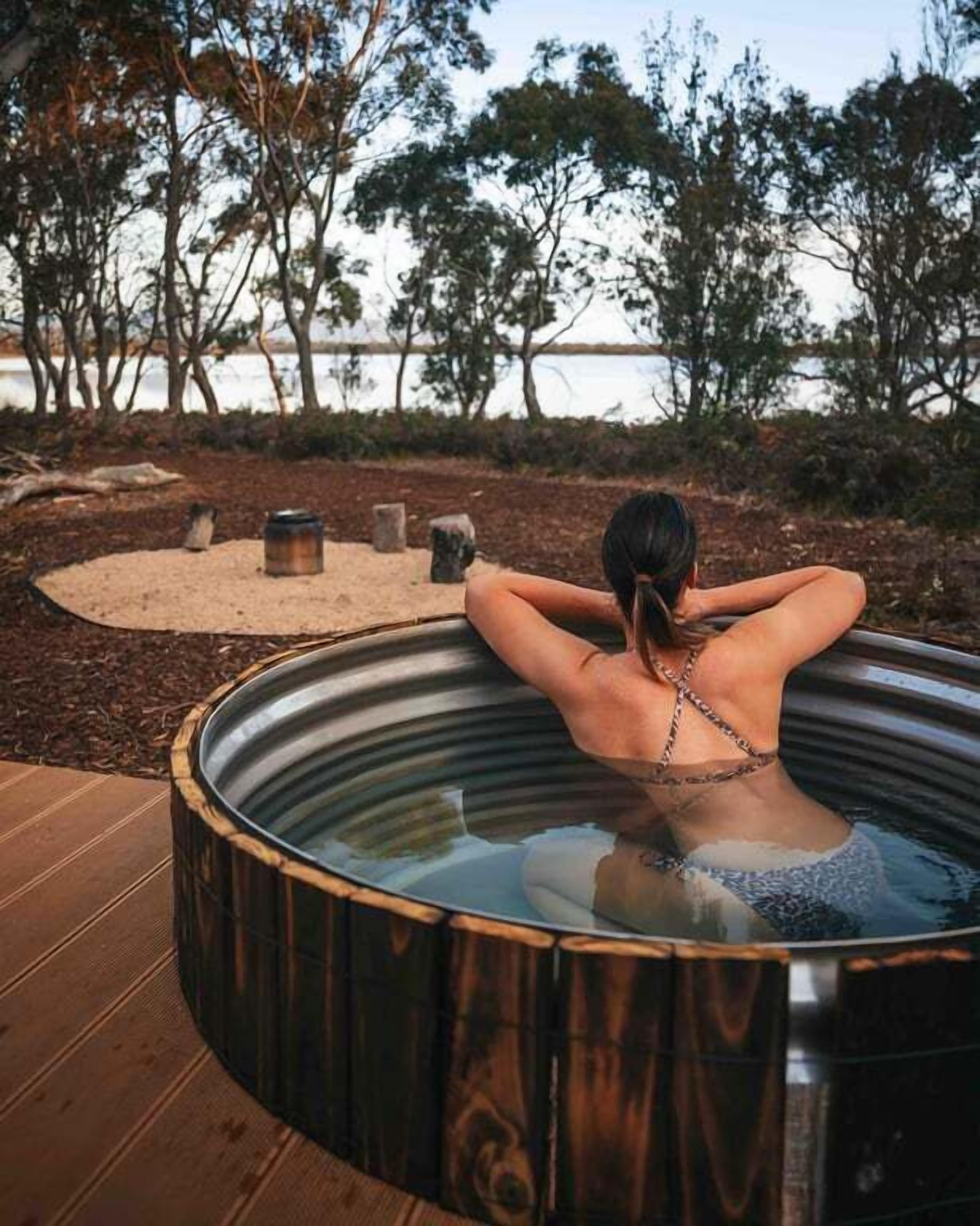 Tina de hidromasaje al aire libre