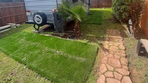 A residential area with a parked Jayco RV, a well-maintained lawn, a stone pathway, and a wooden fence. - Lovely 1-bedroom recreational vehicle with AC in Sacramento near Rancho Cordova (Sacramento)