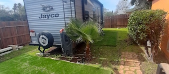 Lovely 1-bedroom recreational vehicle with AC in Sacramento near Rancho Cordova