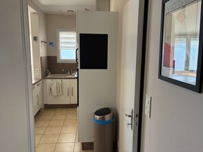 Kylskåp, mikrovågsugn, ugn och diskmaskin