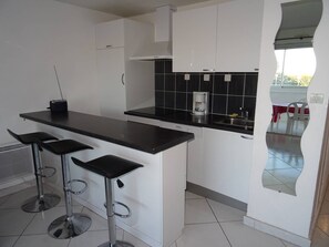 Fridge, oven, cookware/dishes/utensils - CAP D'AGDE - Plage Richelieu / Réf 317 (CAP D'AGDE)
