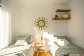 4 bedrooms, iron/ironing board, WiFi, bed sheets - The Bail - Belmont/ Pet Friendly! (Belmont)
