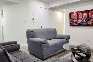 Living area - Private suite, Close to Airport, SeparateEntrance (Calgary)