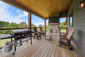 Outdoor dining - Muscadine Meadow at Eagles Nest (Elk Park)