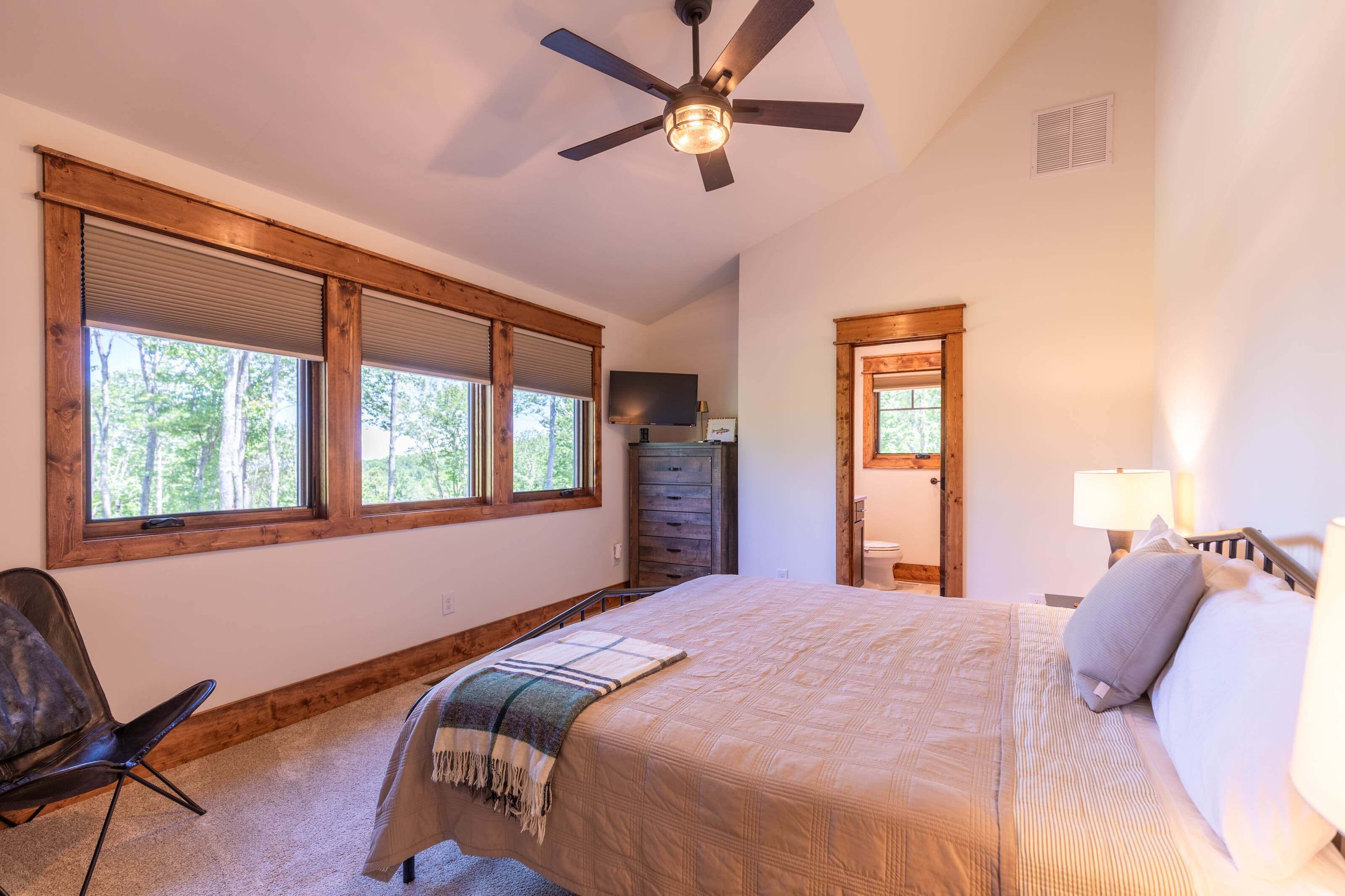 4 habitaciones, tabla de planchar con plancha y wifi gratis 