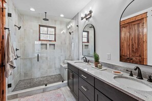 Shower, towels - It Was All a Dream at Eagles Nest - fireplaces, Springs (Banner Elk)