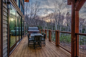 Outdoor dining - It Was All a Dream at Eagles Nest - fireplaces, Springs (Banner Elk)