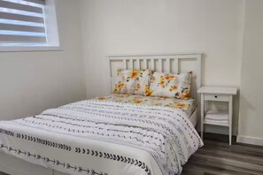 1 bedroom, Internet, bed sheets - Guest suite, Close to Airport (Calgary)