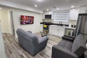 Living area - Guest suite, Close to Airport (Calgary)
