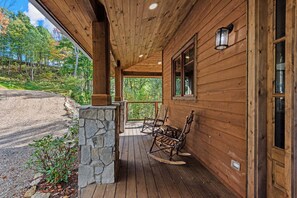 Terrace/patio - Sunset Holiday at Eagles Nest - community amenities, pet friendly (Elk Park)