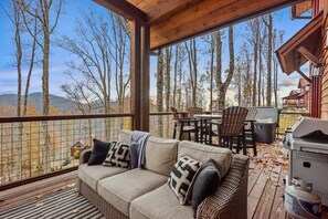 Outdoor dining - Running Bear Lodge at Eagles Nest - community amenities (Banner Elk)
