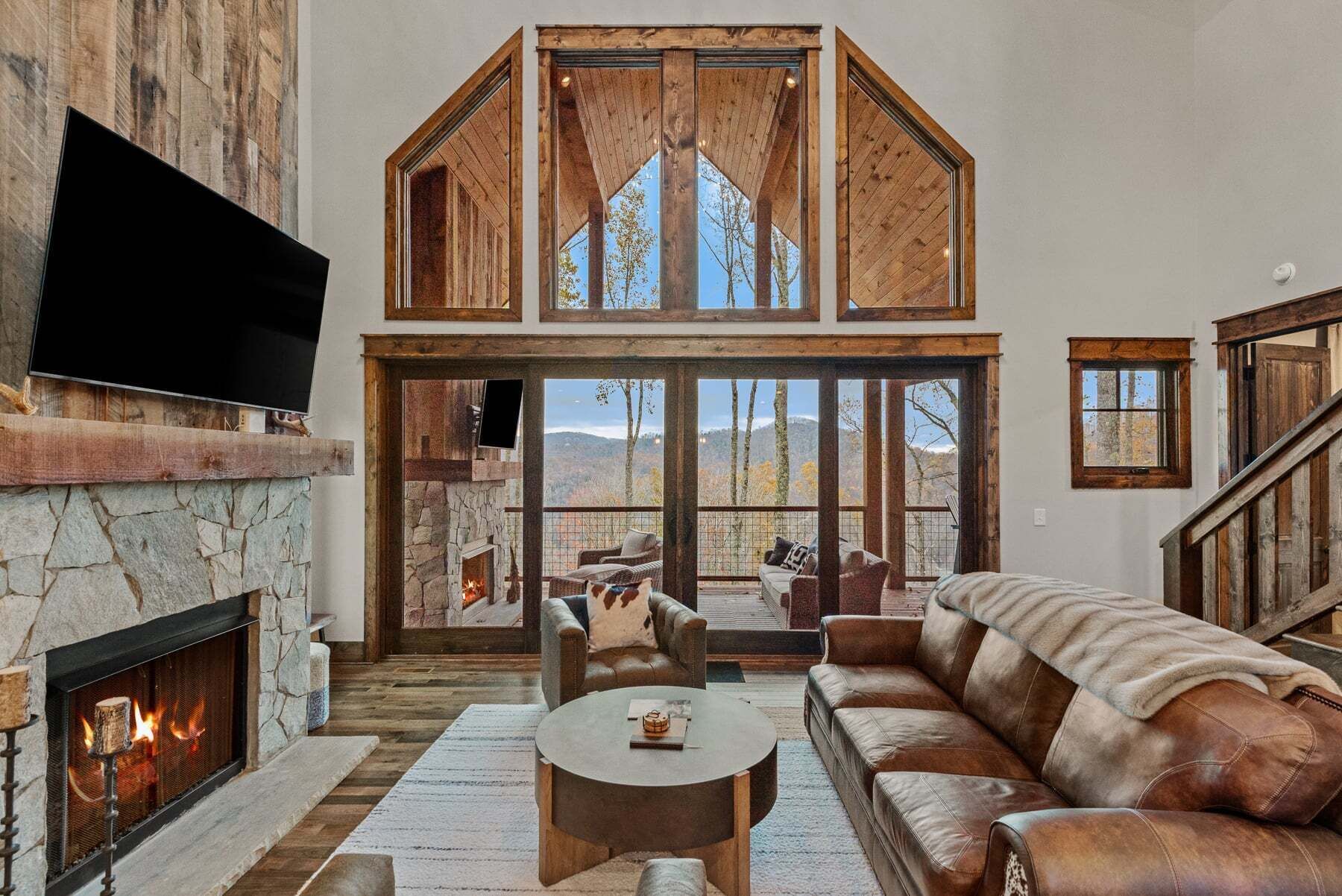 Smart TV, fireplace
