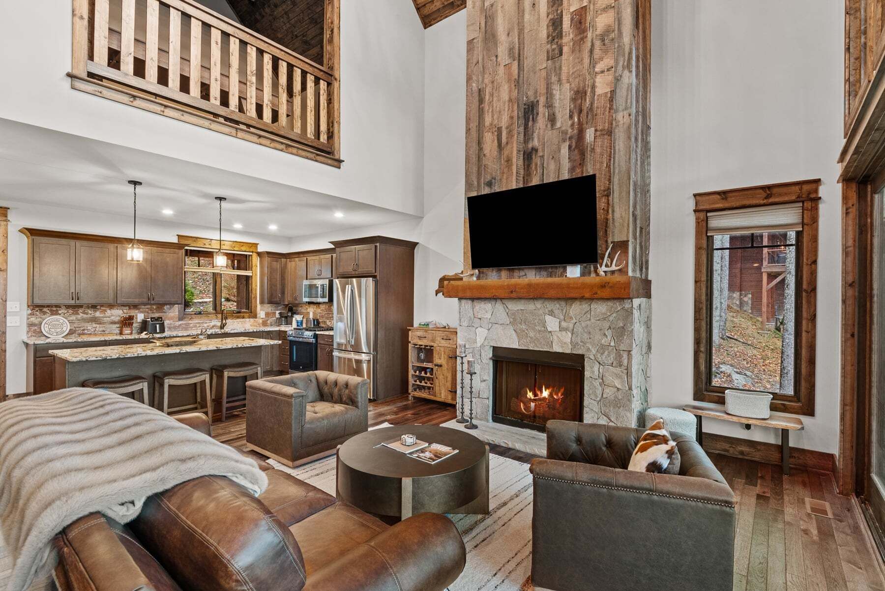 Smart TV, fireplace