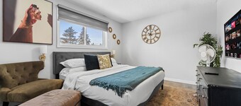 spacious 5BR Family Home -Game Room