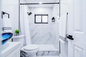 Shower, hair dryer, towels, soap - HARD ROCK OASIS - 3BR Pool Home + Game Room (Miami)