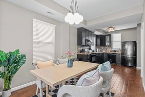 Dining - 3-bedroom house in pleasant St. Louis with cool AC breeze (St. Louis)