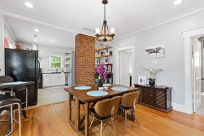 Dining - Fairlawn Filly | 2 Bed | Pets Welcome | Horse Park (Lexington)