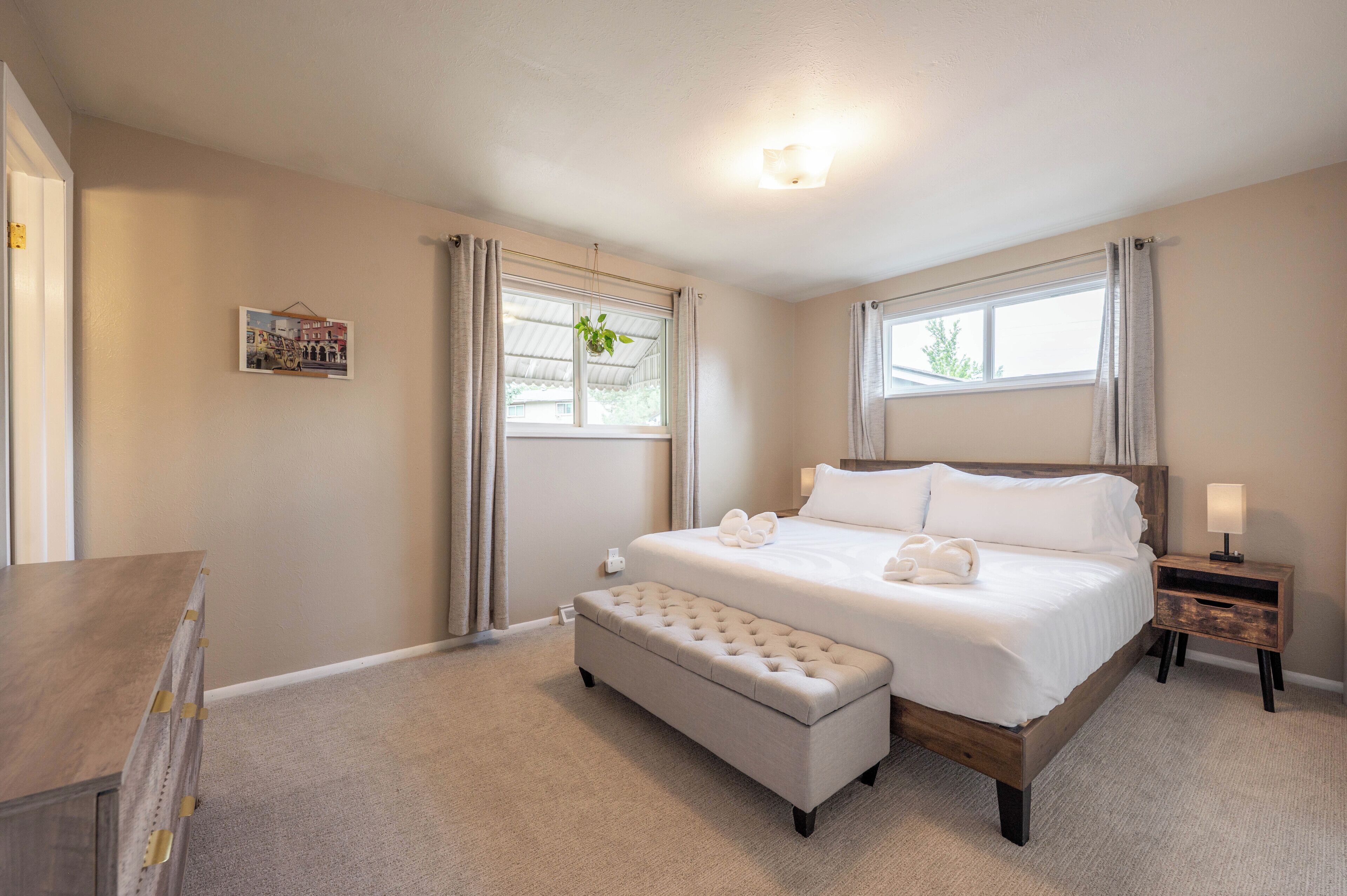 3 bedrooms, desk, iron/ironing board, free WiFi