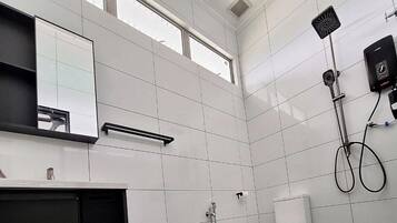 Shower, hair dryer, towels