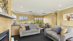 Living area - Broken View Mountain Estate (Rothbury)