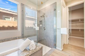 Shower, hair dryer, towels, shampoo - Private Palm Desert Retreat with Pool, Spa, Casita, Mountain Views and Outdoor Living (Palm Desert)