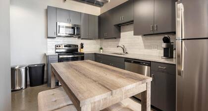 Landing | Amazing 2BD in Uptown